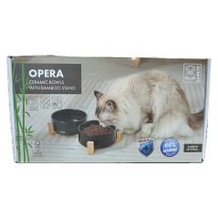 Chat mangeant dans un bol en céramique noir M-Pets Opera sur support en bambou